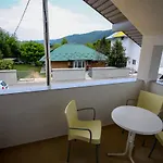 Apartament River 1 *